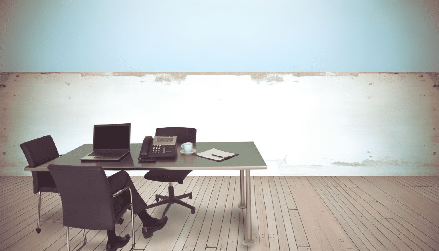 {"text":"***Conteúdo elaborado carinhosamente pela nossa equipe editorialNos últimos anos, o marketing de conteúdo passou por transformações incríveis, impulsionadas pela evolução da tecnologia e pelo comportamento do consumidor. Com a ascensão das mídias sociais, práticas de SEO e novas plataformas digitais, as marcas precisam estar atentas às inovações que podem ajudar a engajar ainda mais seu público-alvo. Neste artigo, exploraremos estratégias inovadoras e práticas do marketing de conteúdo, além de dicas práticas para potencializar seu alcance, engajamento e conversões.nnO que é Marketing de Conteúdo?nnO marketing de conteúdo é uma estratégia que envolve a criação e compartilhamento de conteúdo relevante para atrair e engajar um público específico. O objetivo é construir relacionamentos e, eventualmente, impulsionar ações rentáveis por parte dos consumidores. Esse tipo de marketing pode incluir blogs, vídeos, infográficos, e-books, podcasts e muito mais.nnPor que o Marketing de Conteúdo é Importante?nnEstudos mostram que o marketing de conteúdo gera três vezes mais leads do que o marketing tradicional e custa 62% menos. Além disso, o marketing de conteúdo ajuda a estabelecer a autoridade da marca, aumenta a visibilidade nos mecanismos de busca e melhora o engajamento nas redes sociais.nnQuais são as Estratégias Inovadoras para o Marketing de Conteúdo?nnPara se destacar em um mercado tão competitivo, é vital adotar estratégias inovadoras. Aqui estão algumas das mais eficazes:nn1. StorytellingnnContar histórias que ressoem com o público pode criar conexões emocionais profundas. Ao invés de simplesmente vender produtos ou serviços, compartilhar experiências, desafios e conquistas ajuda a humanizar sua marca.nn2. Conteúdo InterativonnO conteúdo interativo, como quizzes, enquetes e calculadoras, pode aumentar significativamente o engajamento. As pessoas amam se envolver ativamente com o conteúdo, e isso pode resultar em compartilhamentos e mais exposição.nn3. Vídeos ao VivonnAs transmissões ao vivo têm ganhado popularidade e podem gerar muito engajamento. Seja uma sessão de perguntas e respostas ou um tutorial, os vídeos ao vivo proporcionam uma interação em tempo real com a audiência.nn4. PodcastsnnO formato de podcast está crescendo rapidamente. Criar um podcast sobre temas relevantes para seu público pode ajudar a estabelecer sua marca como uma autoridade no nicho e atrair novos clientes.nnComo o SEO Pode Potencializar Seu Marketing de Conteúdo?nnSEO (Search Engine Optimization) é crucial para garantir que seu conteúdo seja encontrado. Aqui estão algumas práticas essenciais:nn1. Pesquisa de Palavras-ChavennIdentificar palavras-chave relevantes é o primeiro passo para otimizar seu conteúdo. Use ferramentas como Google Keyword Planner ou SEMrush para encontrar termos que seu público-alvo está buscando.nn2. Otimização On-PagennCertifique-se de que suas palavras-chave estão inseridas de forma natural em títulos, subtítulos, meta descrições e no corpo do texto. Além disso, utilize links internos e externos para melhorar a relevância do seu conteúdo.nn3. Conteúdo de QualidadennO Google prioriza conteúdo de qualidade. Certifique-se de que seu material seja informativo, bem escrito e relevante. Além disso, mantenha seu site sempre atualizado.nn4. Velocidade do SitennA velocidade do seu site pode impactar diretamente na experiência do usuário e nas classificações do Google. Use ferramentas como Google PageSpeed Insights para verificar e melhorar a velocidade do seu site.nnQuais São as Melhores Práticas de Tráfego Pago?nnInvestir em tráfego pago pode ser uma forma eficaz de aumentar a visibilidade do seu conteúdo. Aqui estão algumas dicas:nn1. Facebook Ads e Google AdsnnAmbas as plataformas são poderosas para direcionar tráfego qualificado para seu site. Teste diferentes segmentos de público e formatos de anúncios para ver o que funciona melhor.nn2. RemarketingnnUtilize campanhas de remarketing para alcançar pessoas que já visitaram seu site. Isso ajuda a mantê-las engajadas e incentivar conversões.nn3. Teste A/BnnRealize testes A/B em seus anúncios para determinar quais elementos funcionam melhor. Isso pode incluir chamadas para ação (CTAs), imagens e mensagens.nnComo o Email Marketing Pode Complementar sua Estratégia?nnO email marketing é uma ferramenta poderosa para nutrir leads e manter seu público informado. Veja algumas dicas:nn1. Segmentação de ListannDivida sua lista de email em segmentos com base em interesses, comportamento e demografia. Isso permite enviar mensagens mais personalizadas e relevantes.nn2. Envio de Conteúdo ValiosonnOfereça conteúdo de valor em seus emails, como guias, e-books ou informações exclusivas. Isso mantém sua lista engajada e impulsiona a taxa de abertura.nn3. AutomaçãonnUtilize ferramentas de automação para enviar emails em momentos estratégicos, como após a conversão ou quando um cliente abandona um carrinho de compras.nnQuais São as Tendências Futuras do Marketing de Conteúdo?nnÀ medida que o cenário do marketing digital continua a evoluir, algumas tendências ganham destaque:nn1. Conteúdo Gerado pelo UsuárionnAs marcas estão cada vez mais utilizando conteúdo gerado pelo usuário para construir confiança e autenticidade. Incentive seus clientes a compartilhar suas experiências com sua marca.nn2. PersonalizaçãonnA personalização é mais do que apenas usar o nome do cliente; é oferecer experiências de conteúdo únicas com base no comportamento e nas preferências do usuário.nn3. Realidade Aumentada (RA) e Realidade Virtual (RV)nnEssas tecnologias estão começando a ser utilizadas para criar experiências imersivas de marketing de conteúdo. Pense em como sua marca pode se beneficiar da RA ou RV.nnQuais Ferramentas Podem Ajudar no Marketing de Conteúdo?nnExistem várias ferramentas disponíveis para auxiliar na criação e gestão de marketing de conteúdo:nnn Google Analytics: Para rastrear o desempenho do seu conteúdo e entender seu público.n Canva: Uma ferramenta de design acessível que pode ajudar a criar visuais atraentes para seu conteúdo.n BuzzSumo: Para analisar que tipo de conteúdo está em alta e explorar ideias para o seu próprio conteúdo.n Hootsuite: Para agendar e gerenciar postagens em diferentes plataformas de mídia social.nnnComo Medir o Sucesso do seu Marketing de Conteúdo?nnMedir efetivamente o sucesso de suas estratégias de conteúdo é fundamental. Aqui estão algumas métricas-chave a se observar:nn1. Tráfego do SitennMonitore quantos visitantes estão acessando seu conteúdo e de onde eles vêm.nn2. Taxa de EngajamentonnAcompanhe as interações, como comentários e compartilhamentos, para entender o quanto seu público se envolve com seu conteúdo.nn3. Geração de LeadsnnQuantos leads estão sendo gerados através de seu conteúdo? Monitore o número de conversões e as fontes delas.nn4. Retorno sobre Investimento (ROI)nnMeça o ROI do seu marketing de conteúdo para entender o valor que ele está trazendo para seu negócio em comparação com os custos envolvidos.nnO marketing de conteúdo é uma prática dinâmica que exige adaptação e inovação constante. Ao implementar as estratégias discutidas neste artigo, você não apenas melhorará seu engajamento, mas também construirá uma base sólida para o crescimento e sucesso a longo prazo de sua marca."}